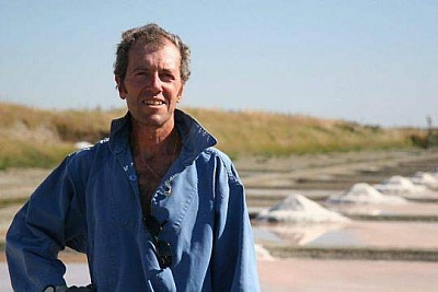 Pornic - 17/08/2012 - Moutiers en Retz : Bernard Thbault cultive le sel de faon artisanale