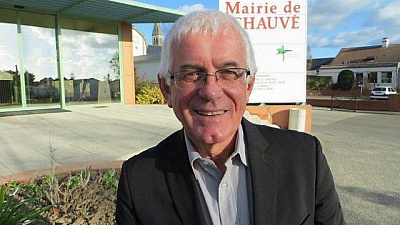 Pornic - 13/12/2013 - Chauv : Le maire Pierre-Marie Mercire tire sa rvrence 