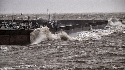 Pornic - 03/01/2014 - Photos : la tempête du 1er janvier dans les deux ports de Pornic