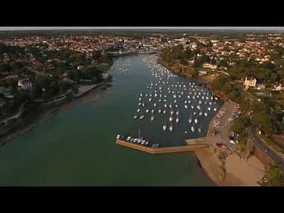 Pornic - 26/11/2018 - Vidéo : l`entrée du Port de Pornic avec un drone